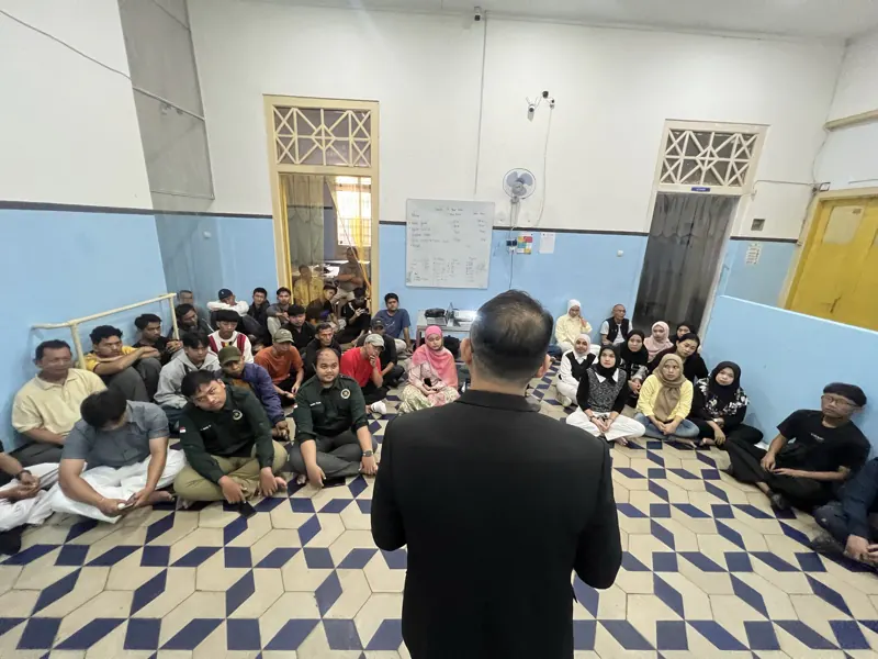 Sesi sosialisasi di hadapan puluhan anggota tim dapur mitra